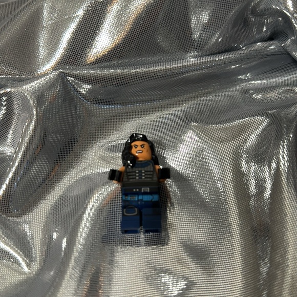 LEGO Carasynthia 'Cara' Dune STAR WARS MINIFIGURE FROM THE MANDALORIAN - Picture 4 of 4
